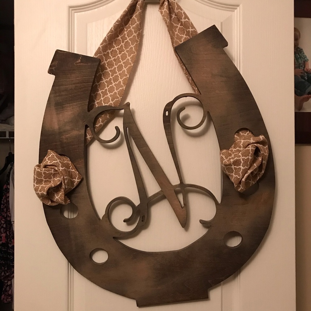 ‘N’ Horseshoe Hanger